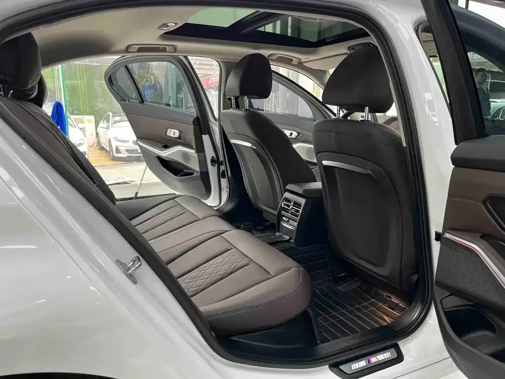 BMW 3 Series 2023 из CN, фото 5