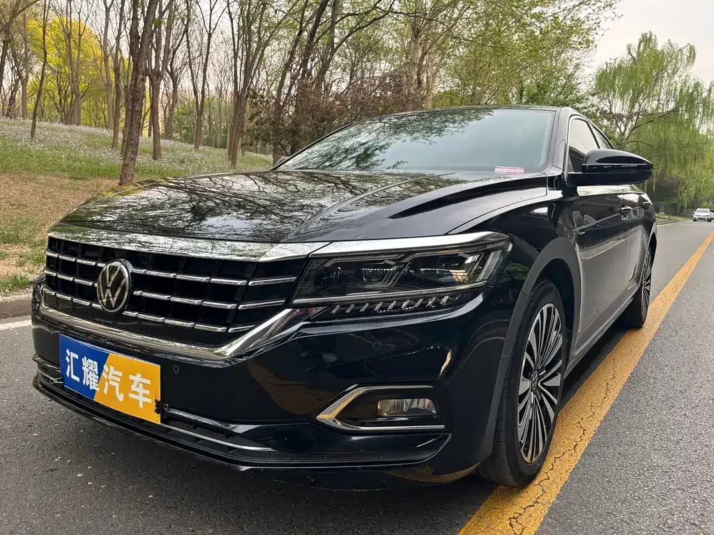 Volkswagen Passat — фото 1