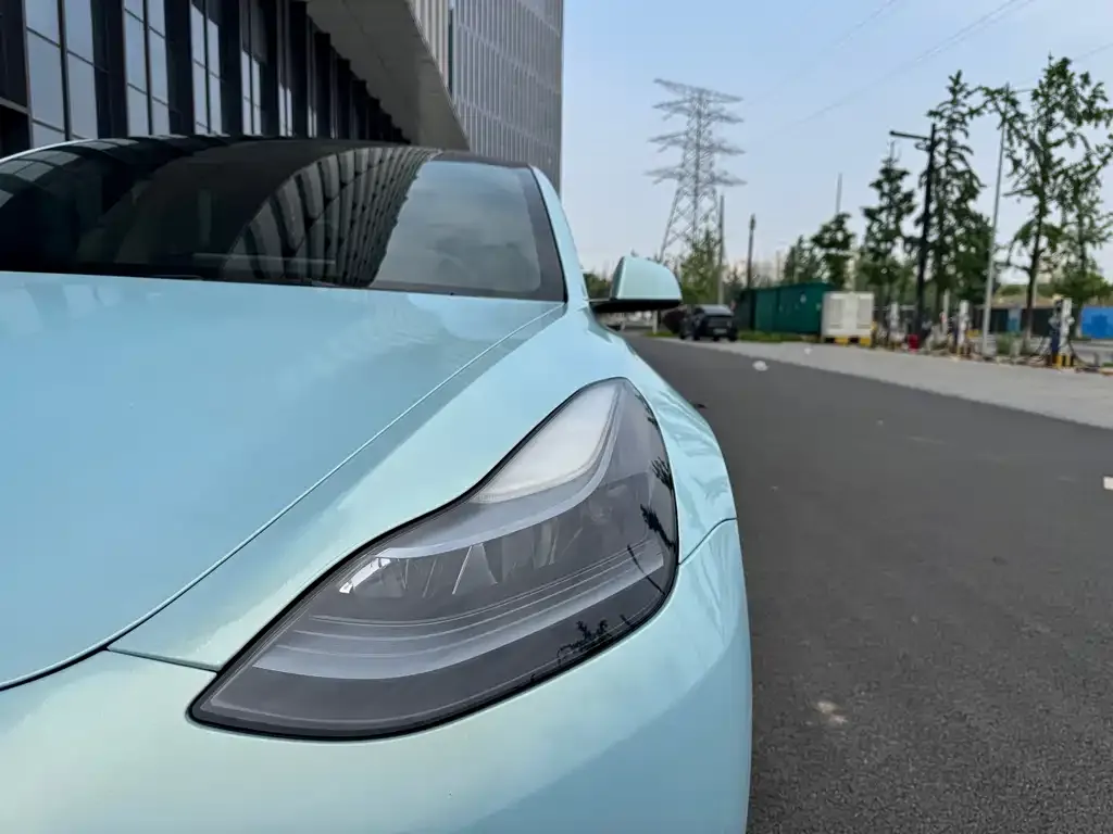 Tesla Model 3 — фото 3
