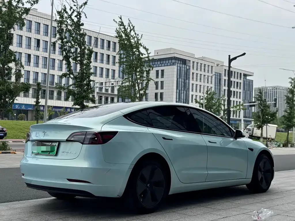 Tesla Model 3 — фото 2
