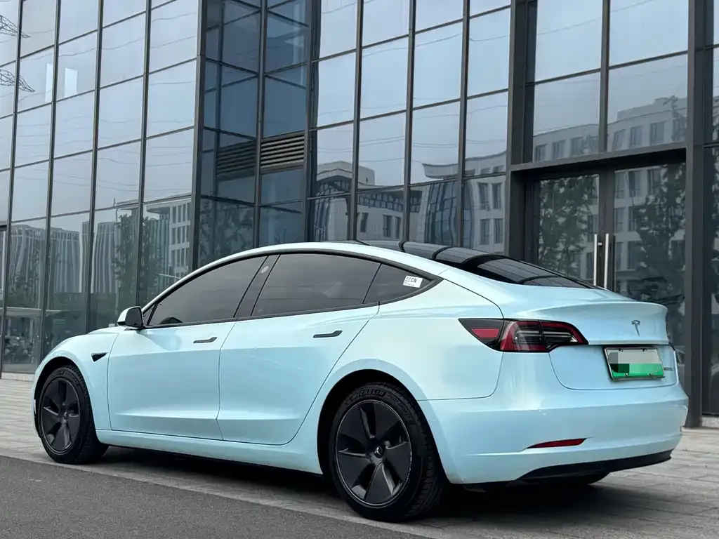 Tesla Model 3 — фото 8