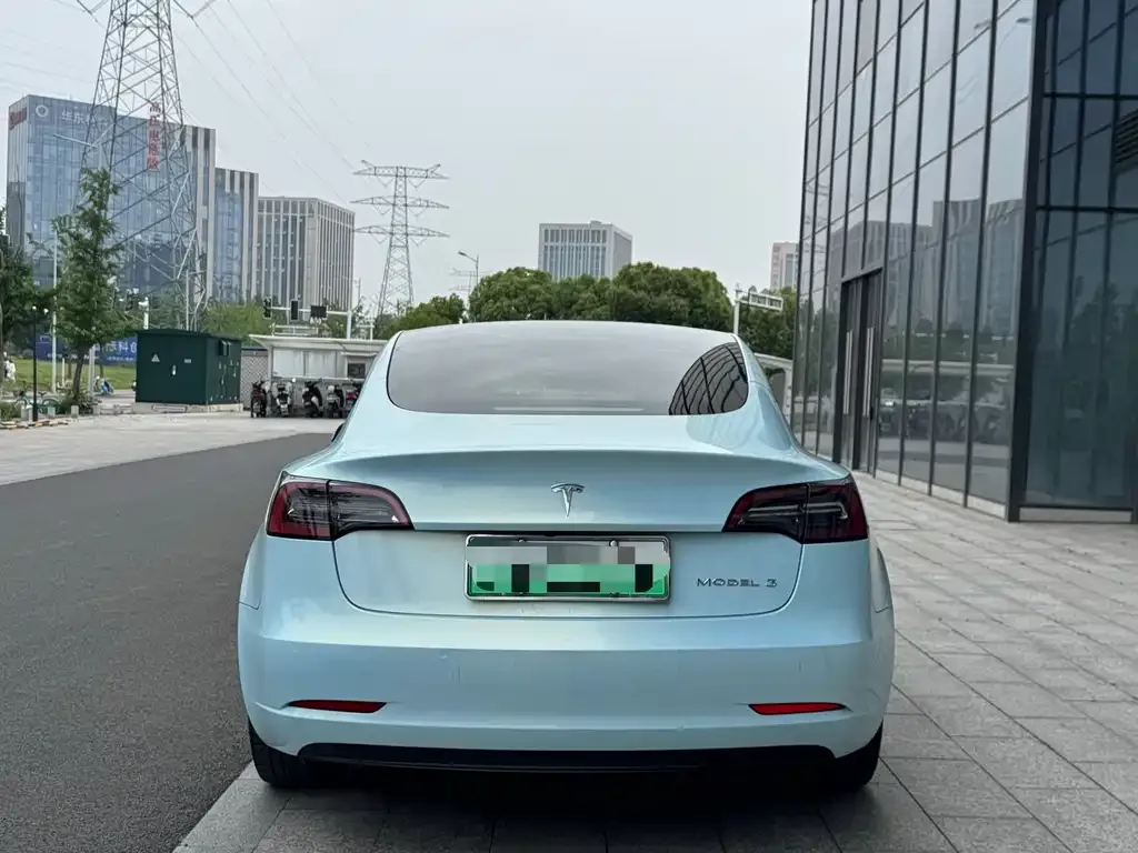 Tesla Model 3 — фото 9