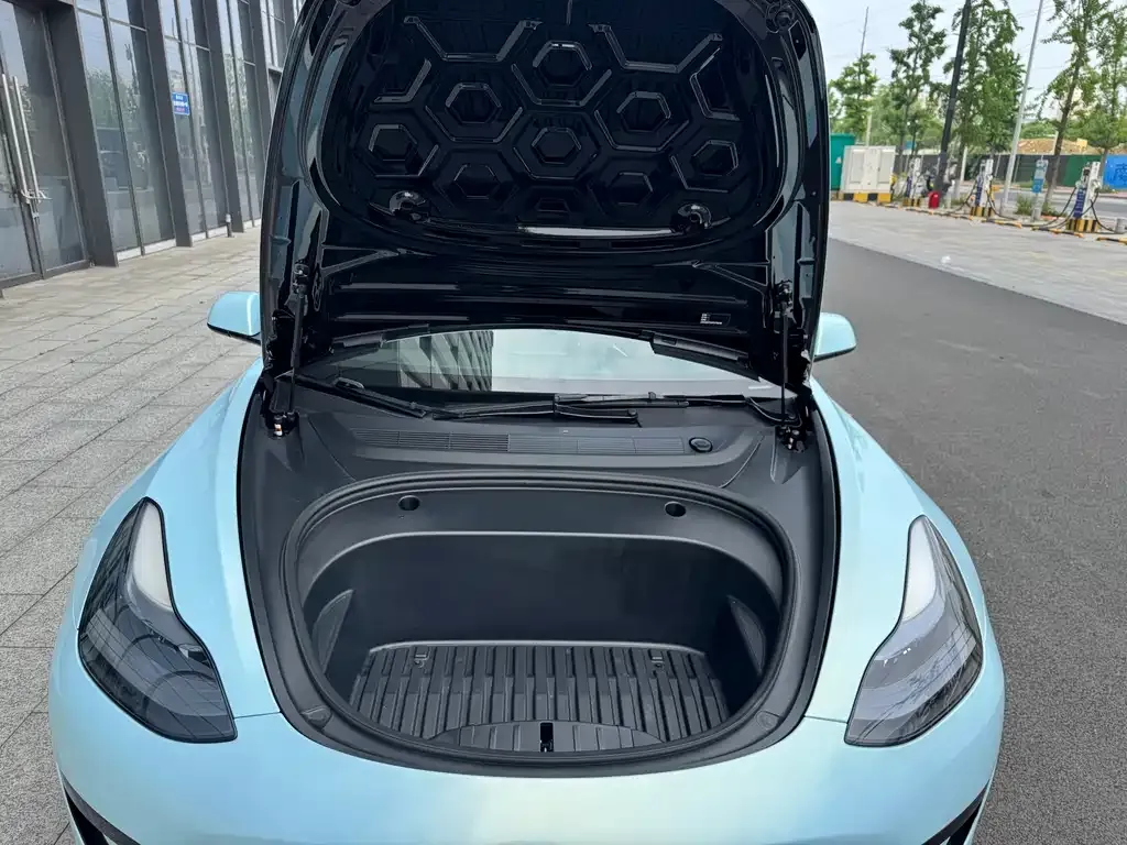 Tesla Model 3 — фото 4