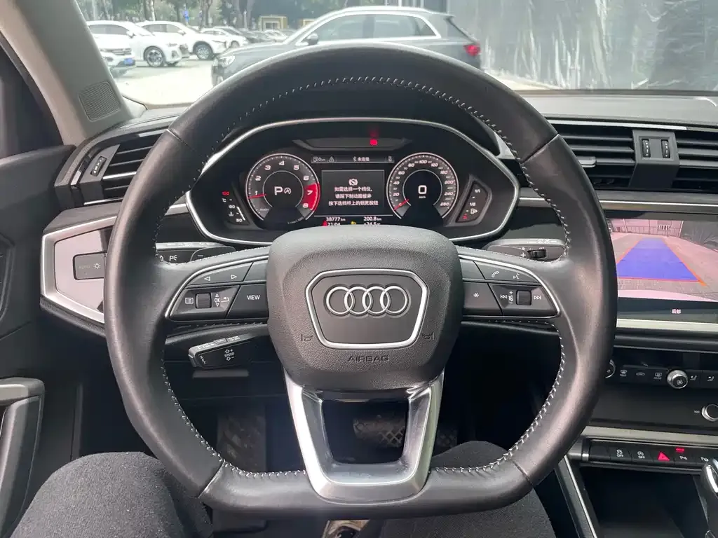 Audi Q3 — фото 3