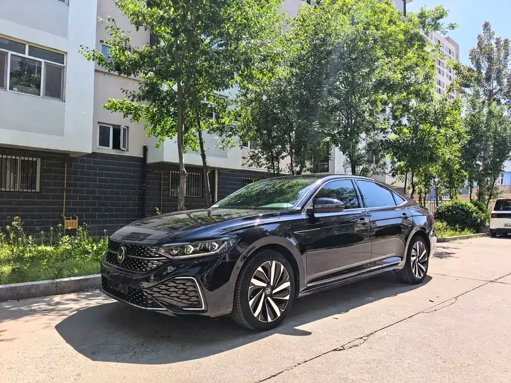 Volkswagen Passat — фото 1