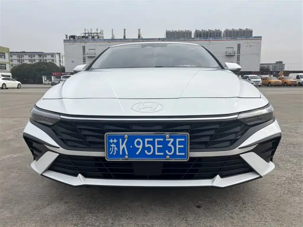 Hyundai Elantra — фото 5