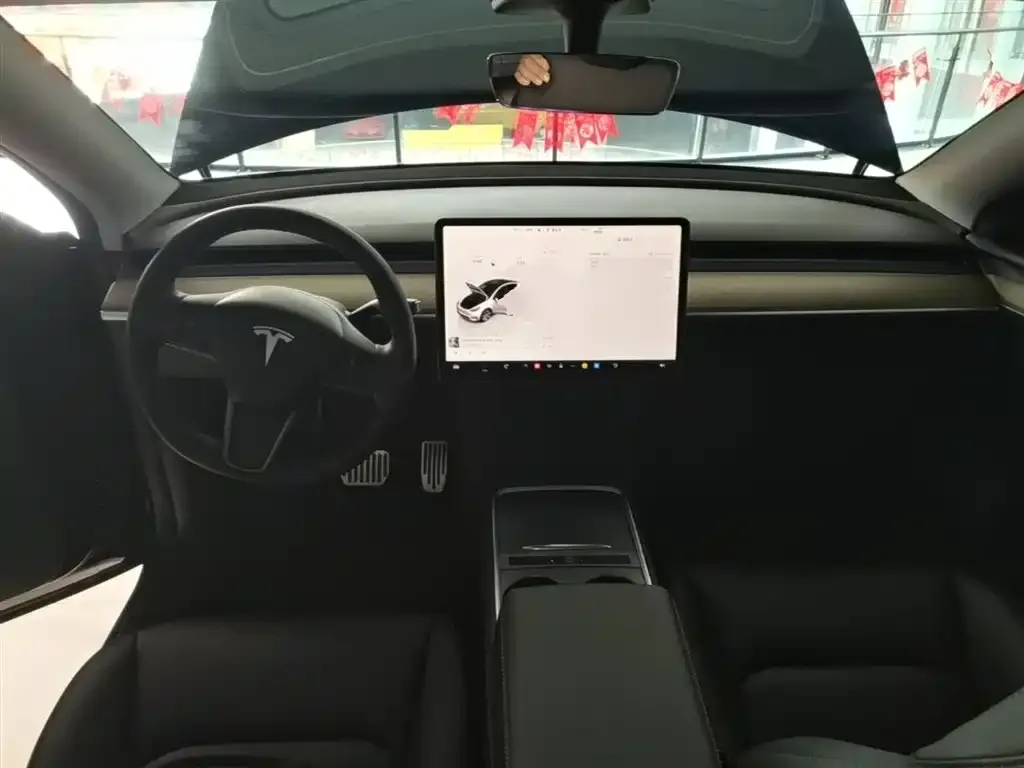 Tesla Model Y 2023 из CN, фото 2