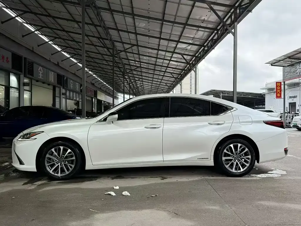 Lexus ES — фото 6