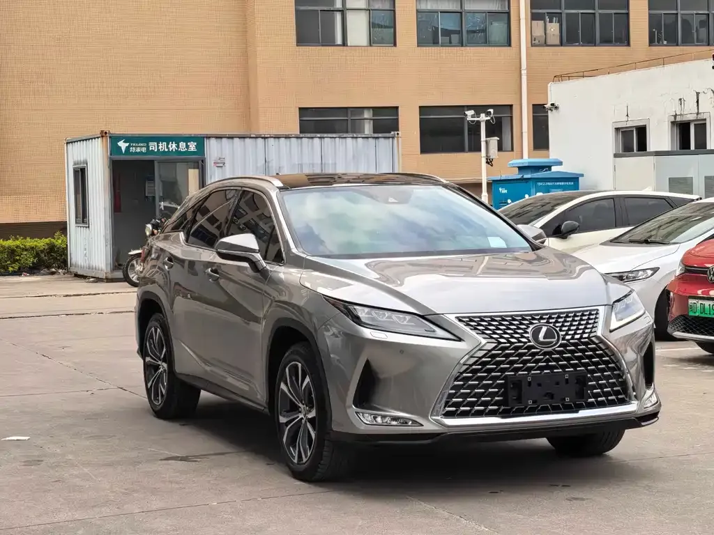 Lexus RX — фото 1