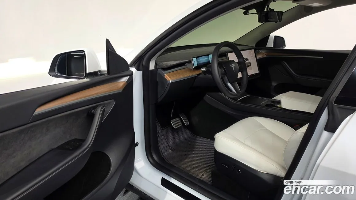 Tesla Model Y — фото 9