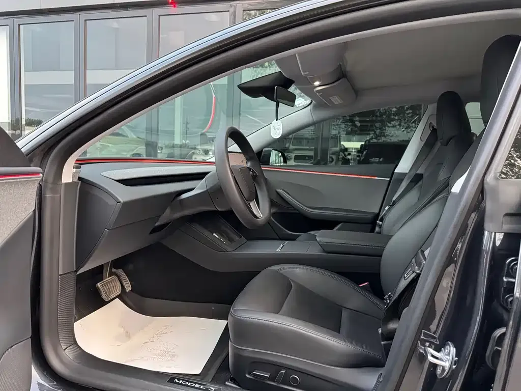 Tesla Model 3 — фото 4