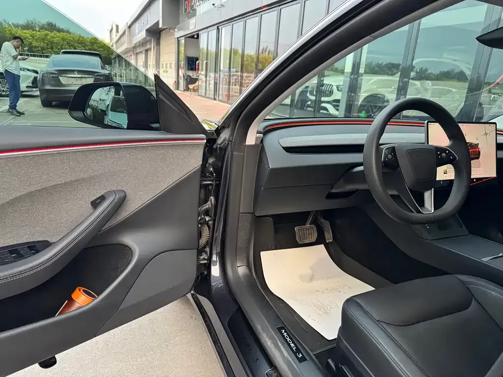 Tesla Model 3 — фото 9