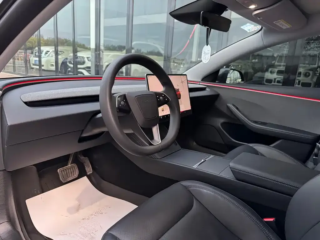 Tesla Model 3 — фото 3