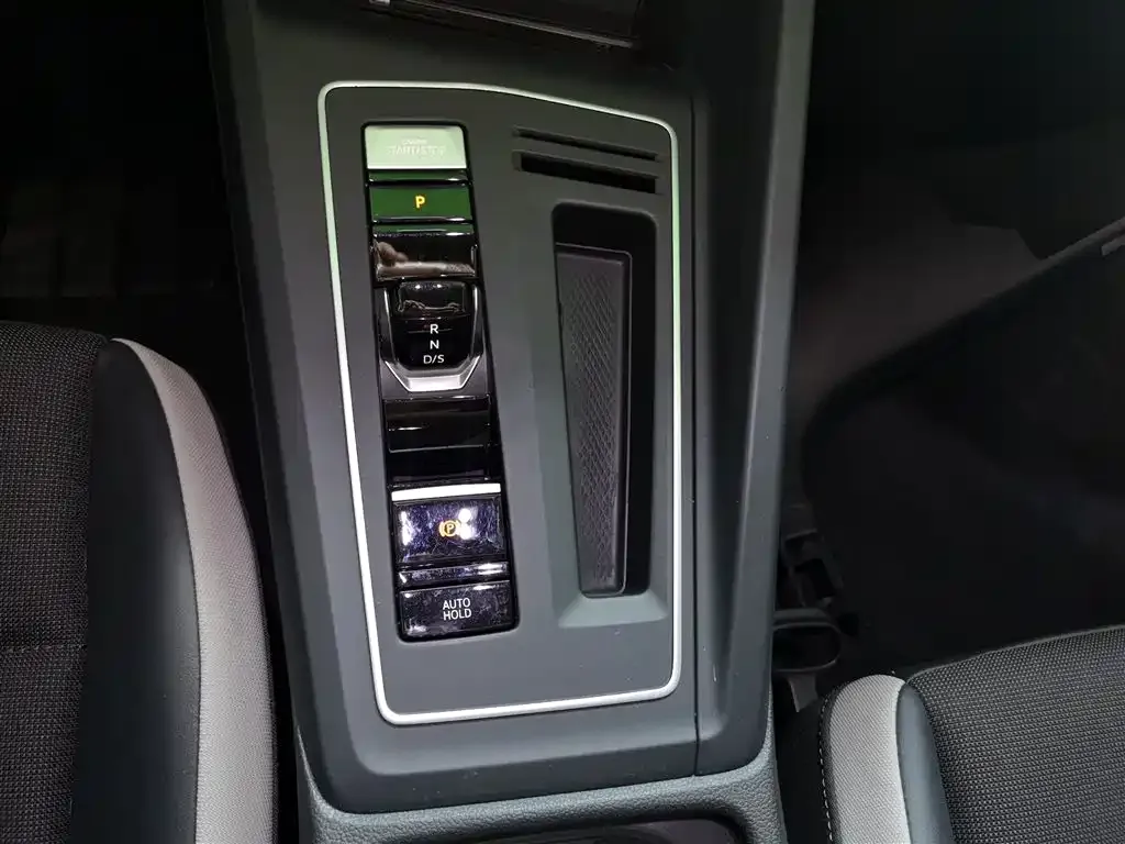 Volkswagen Golf 2023 из CN, фото 3