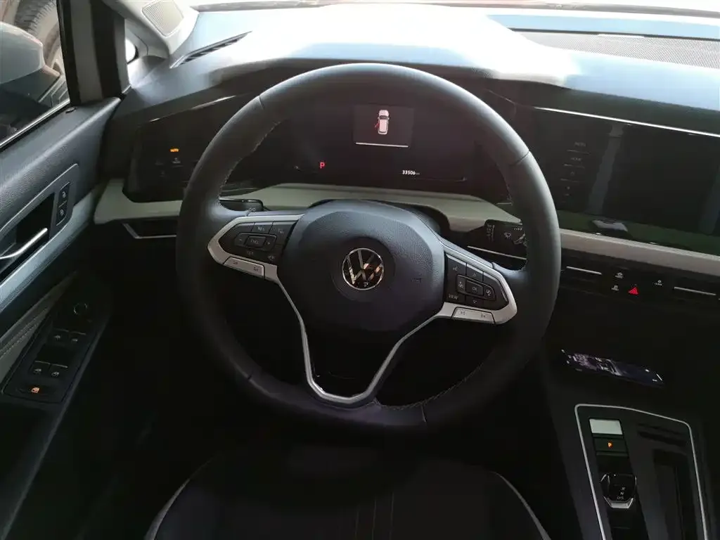 Volkswagen Golf 2023 из CN, фото 2