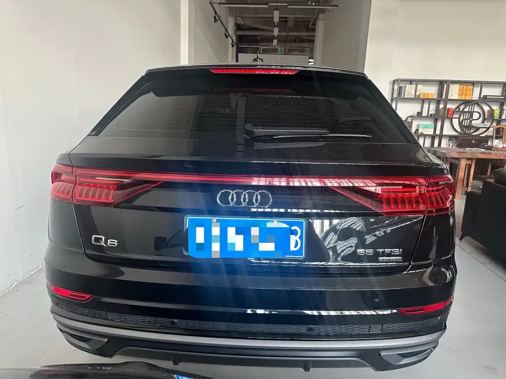 Audi Q8 — фото 6
