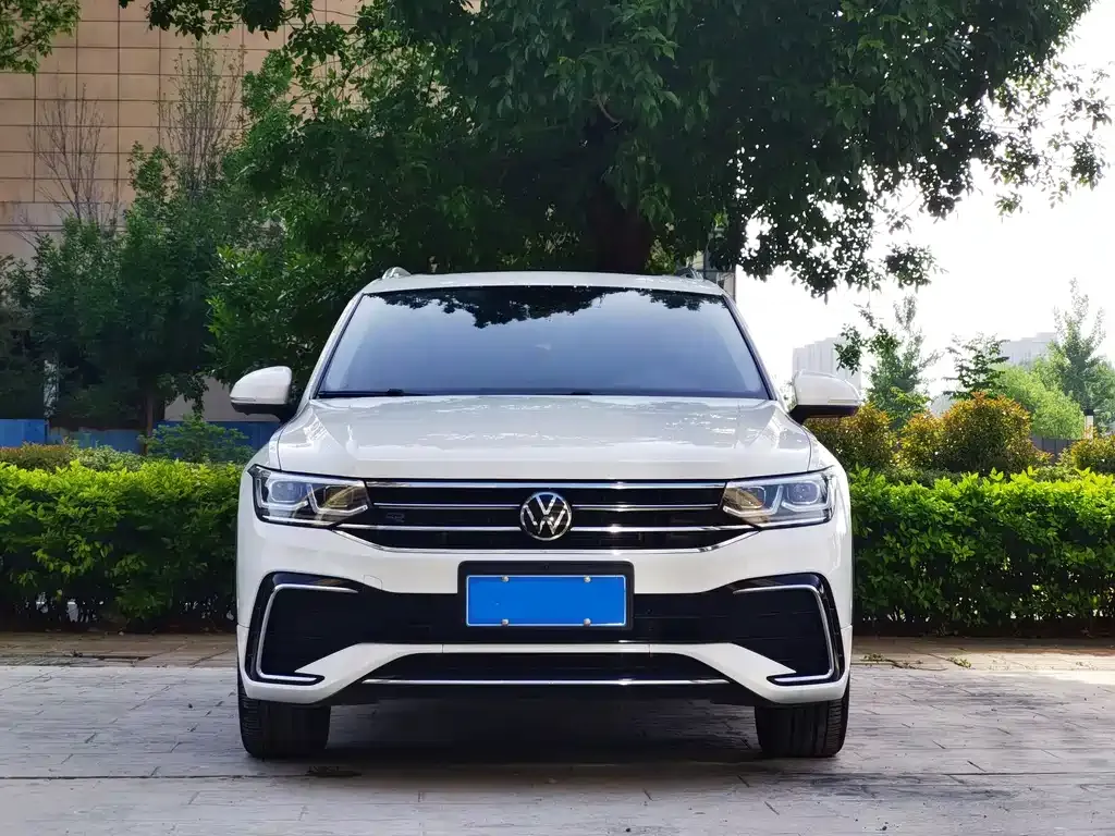 Volkswagen Tiguan L — фото 8