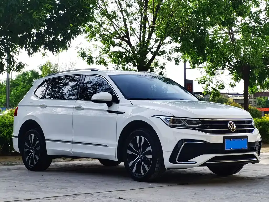 Volkswagen Tiguan L — фото 6