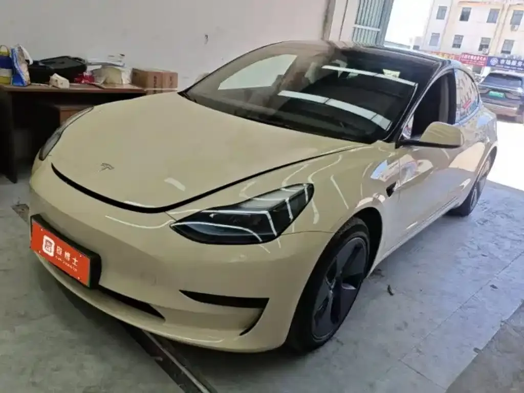Tesla Model 3 — фото 1