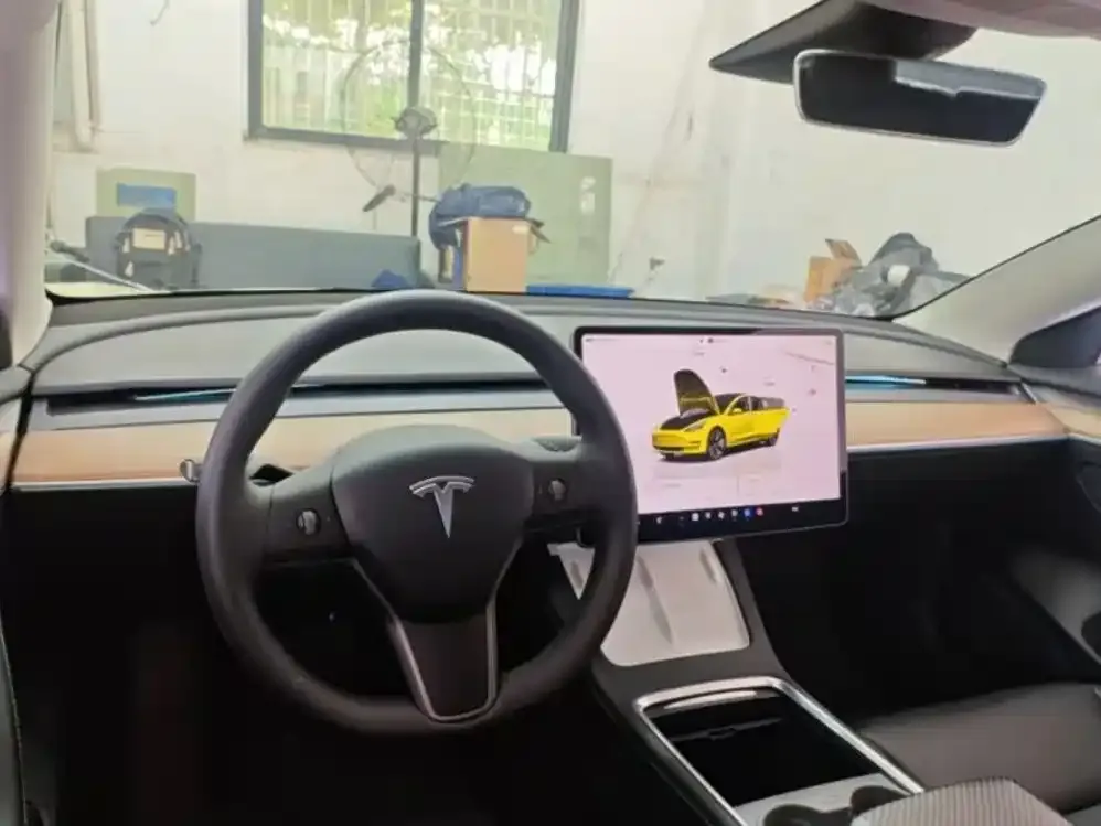 Tesla Model 3 — фото 2