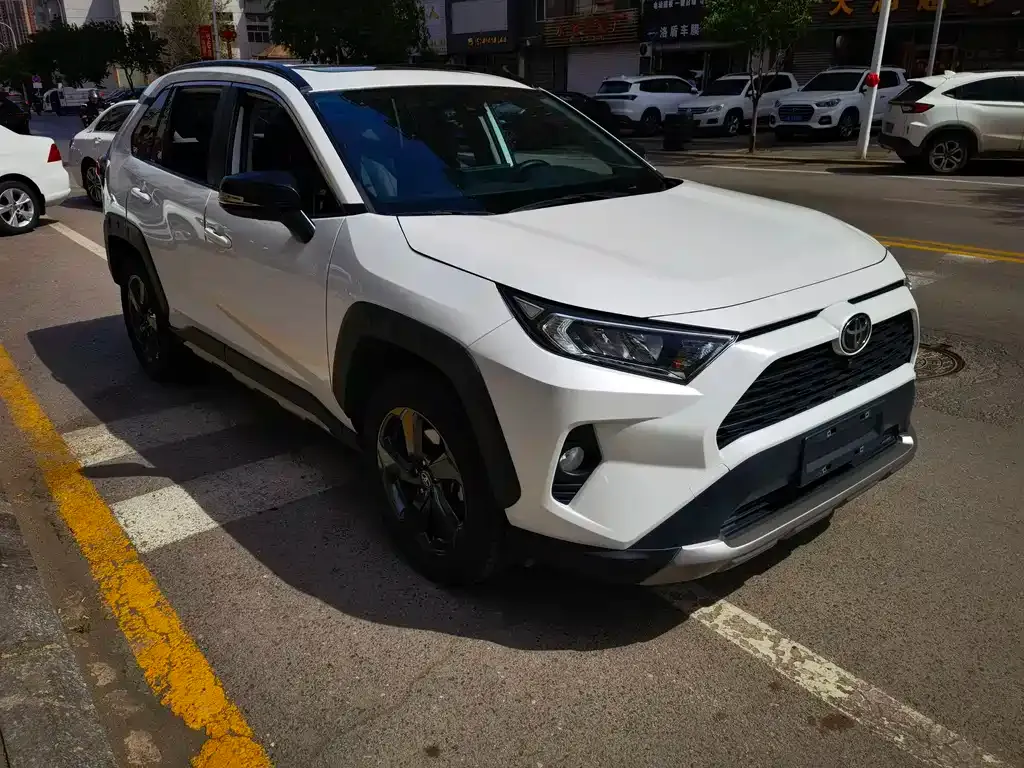 Toyota RAV4 — фото 2