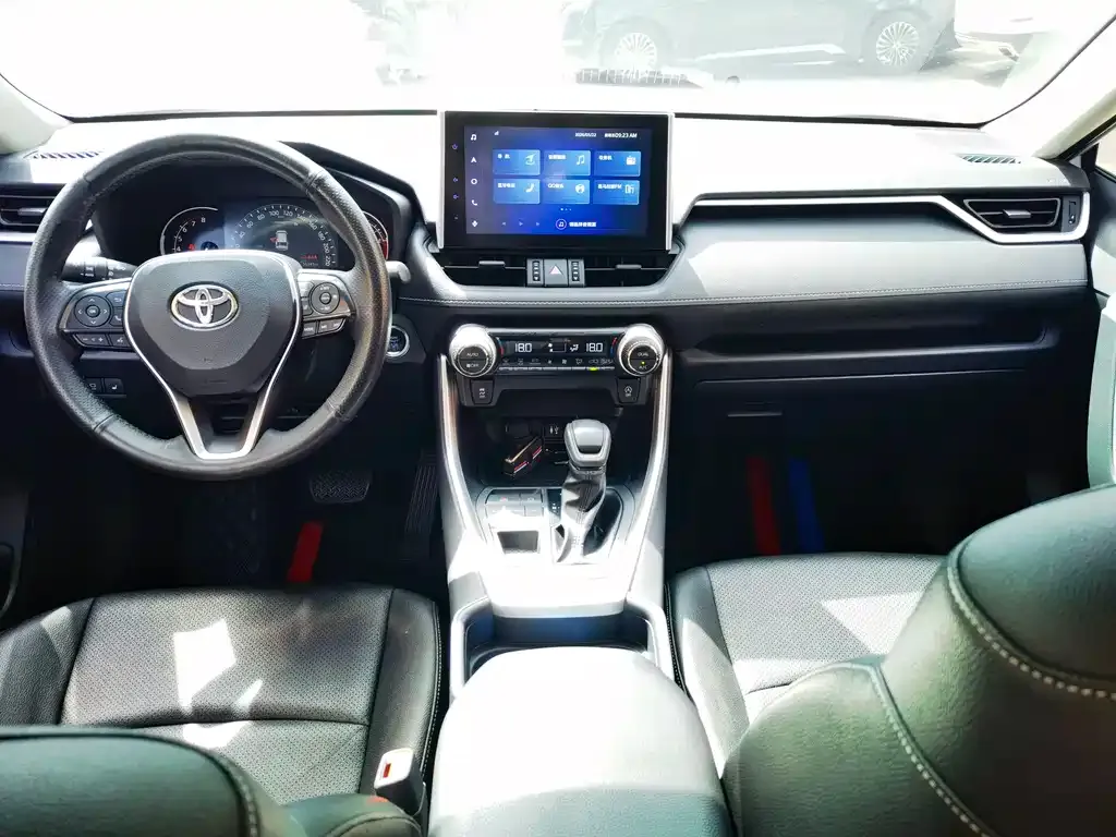 Toyota RAV4 — фото 3