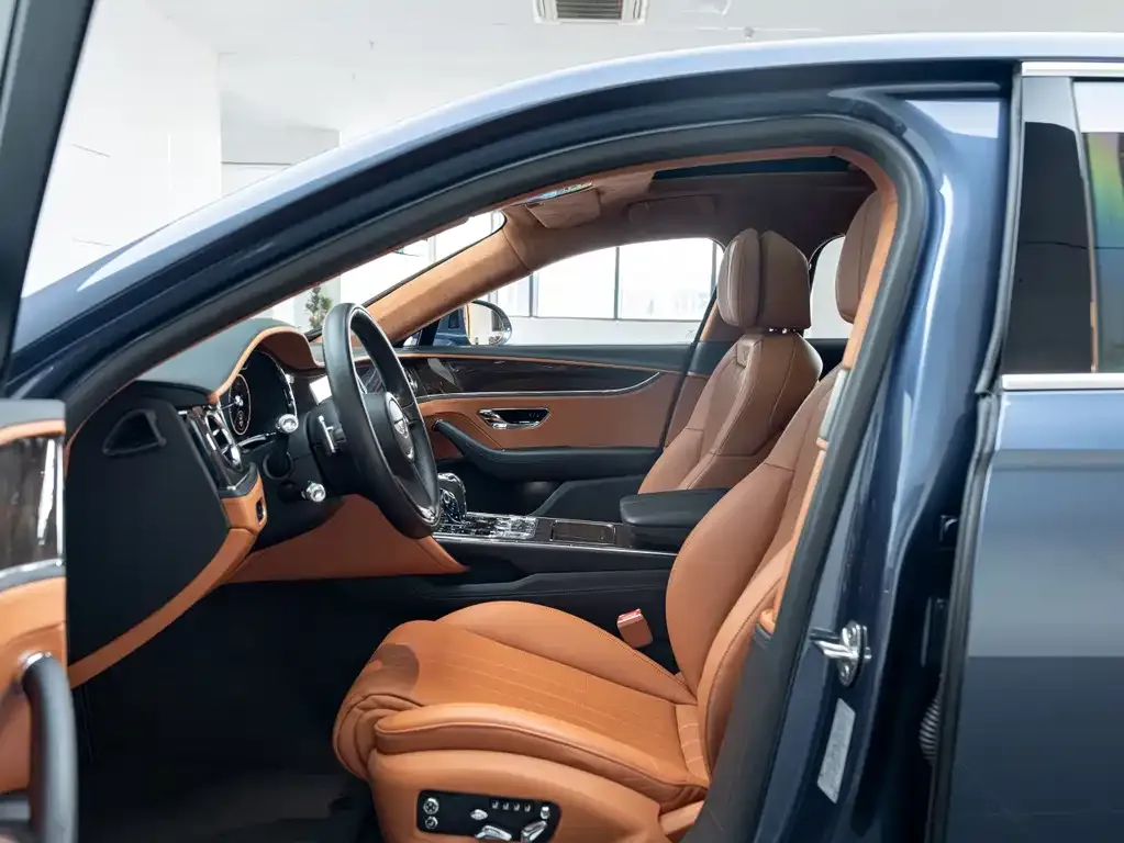 Bentley Flying Spur — фото 9