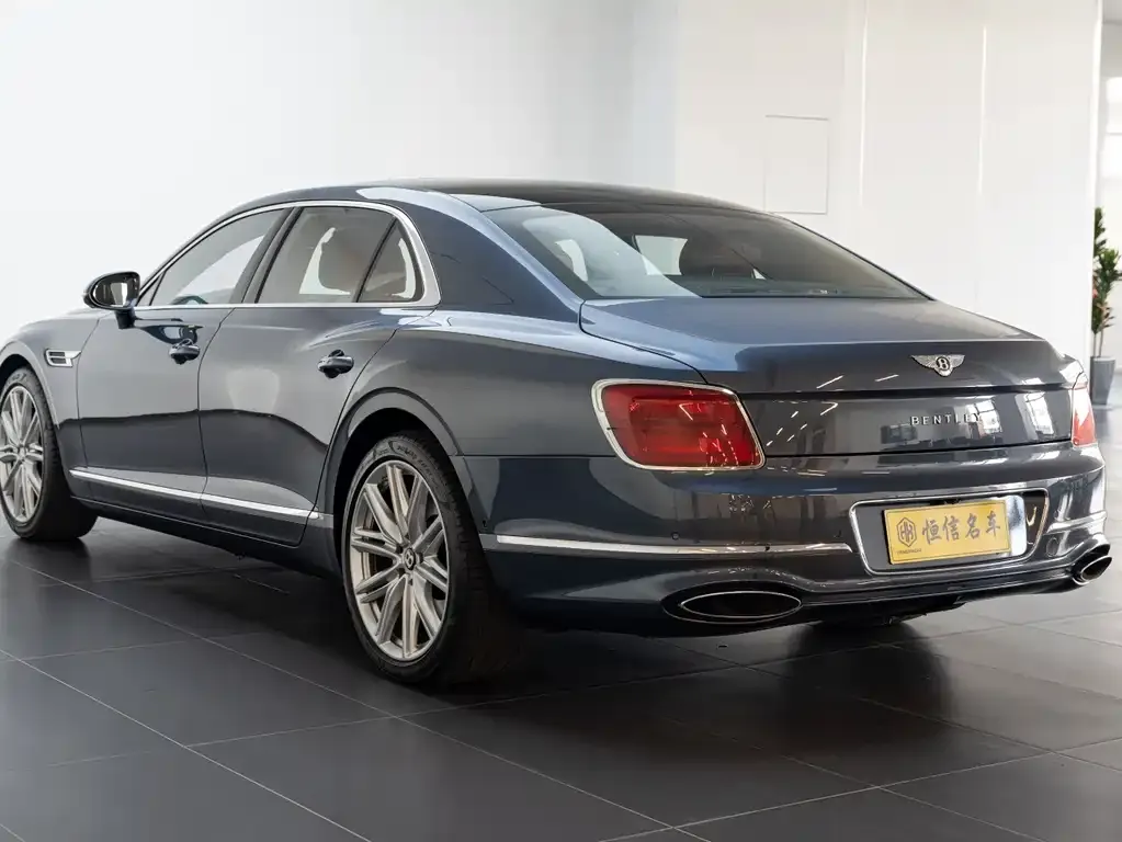 Bentley Flying Spur — фото 4