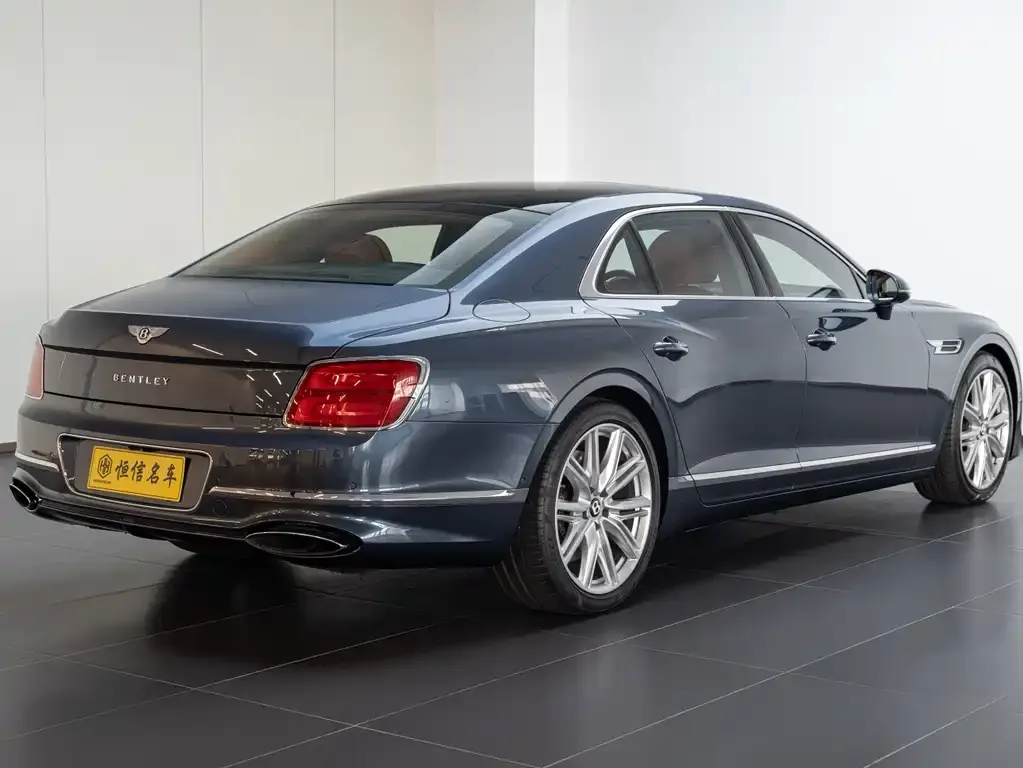 Bentley Flying Spur — фото 6
