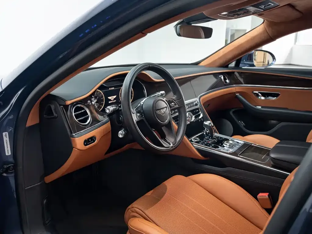 Bentley Flying Spur — фото 10