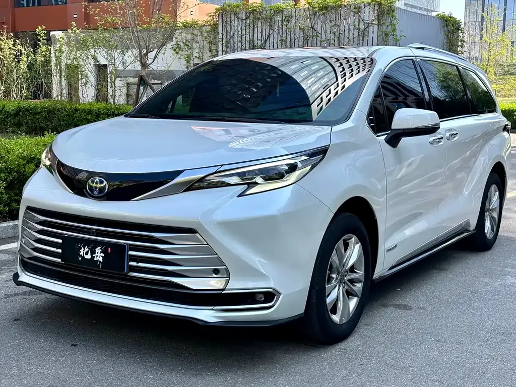 Toyota Sienna 2022 из CN, фото 1