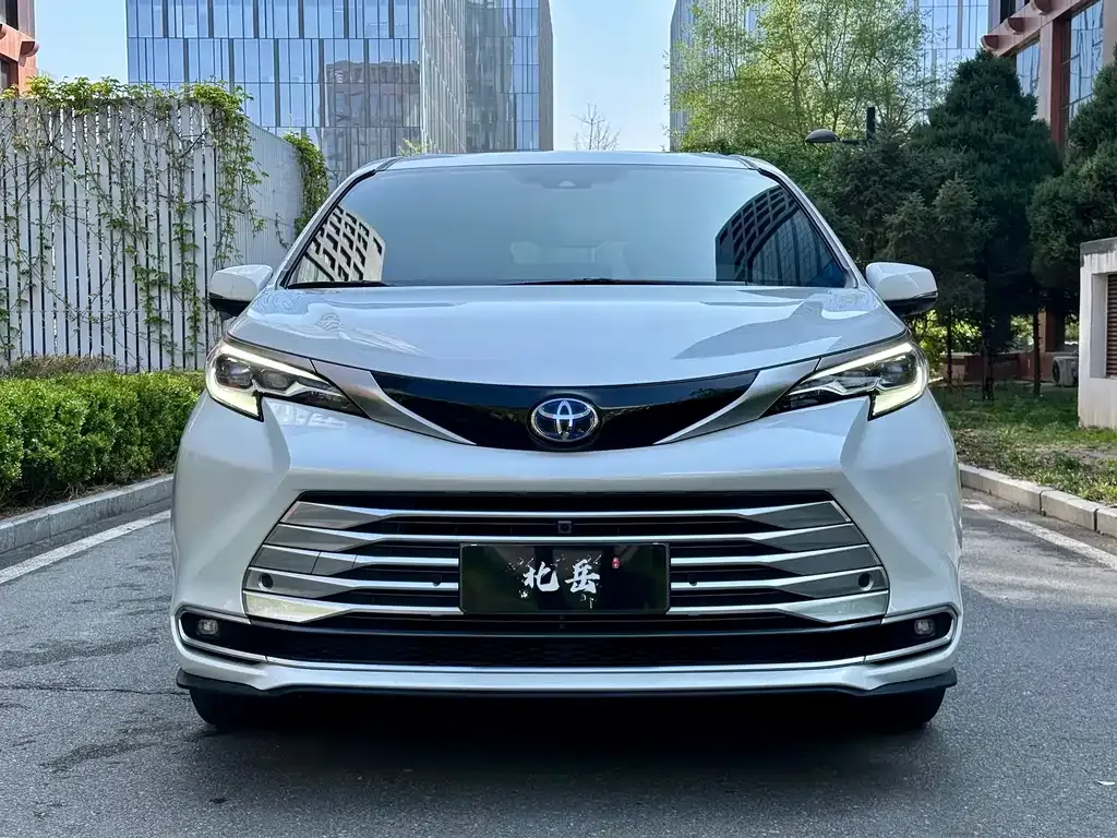 Toyota Sienna 2022 из CN, фото 6