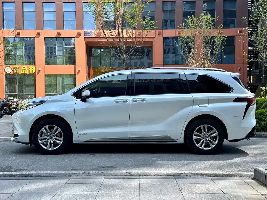Toyota Sienna 2022 из CN, фото 4