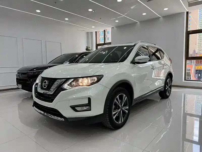 Nissan X-Trail — фото 1