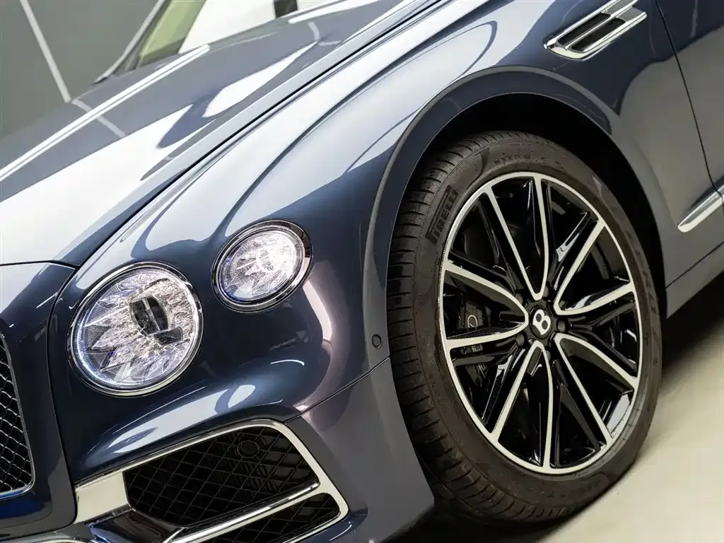 Bentley Flying Spur — фото 9