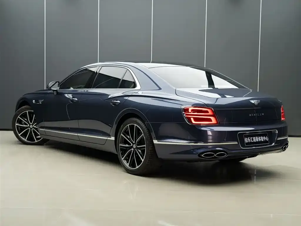 Bentley Flying Spur — фото 3