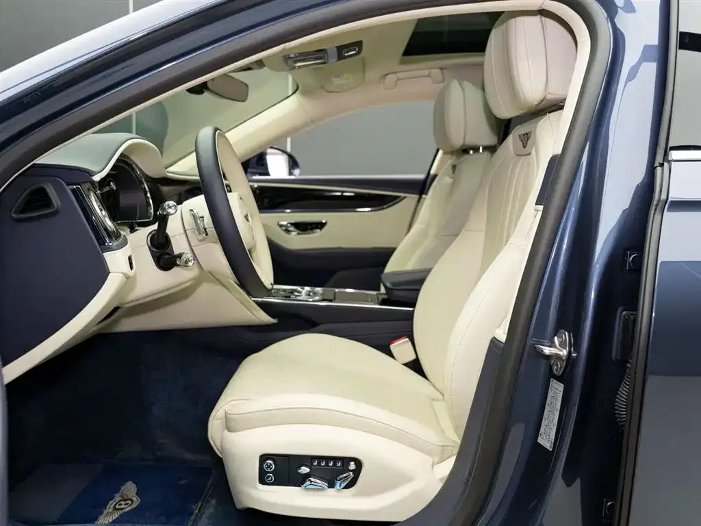 Bentley Flying Spur — фото 8