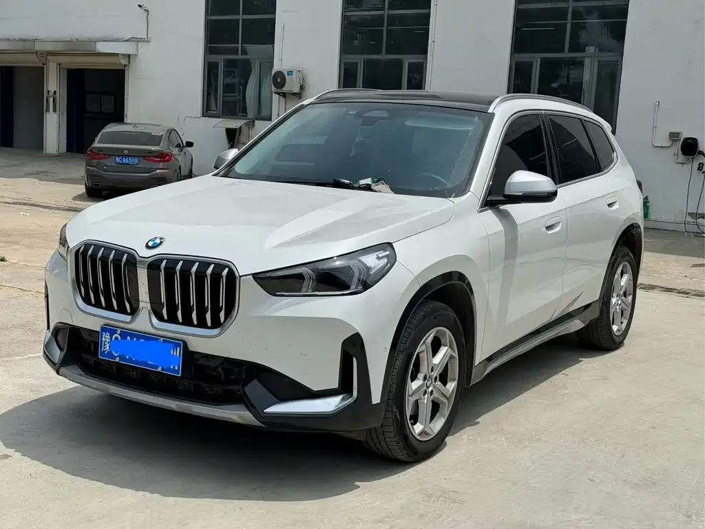 BMW X1 — фото 1