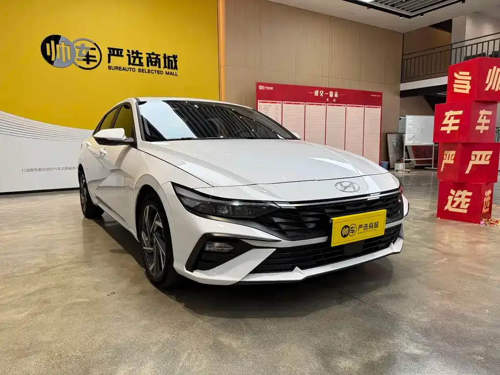 Hyundai Elantra — фото 1