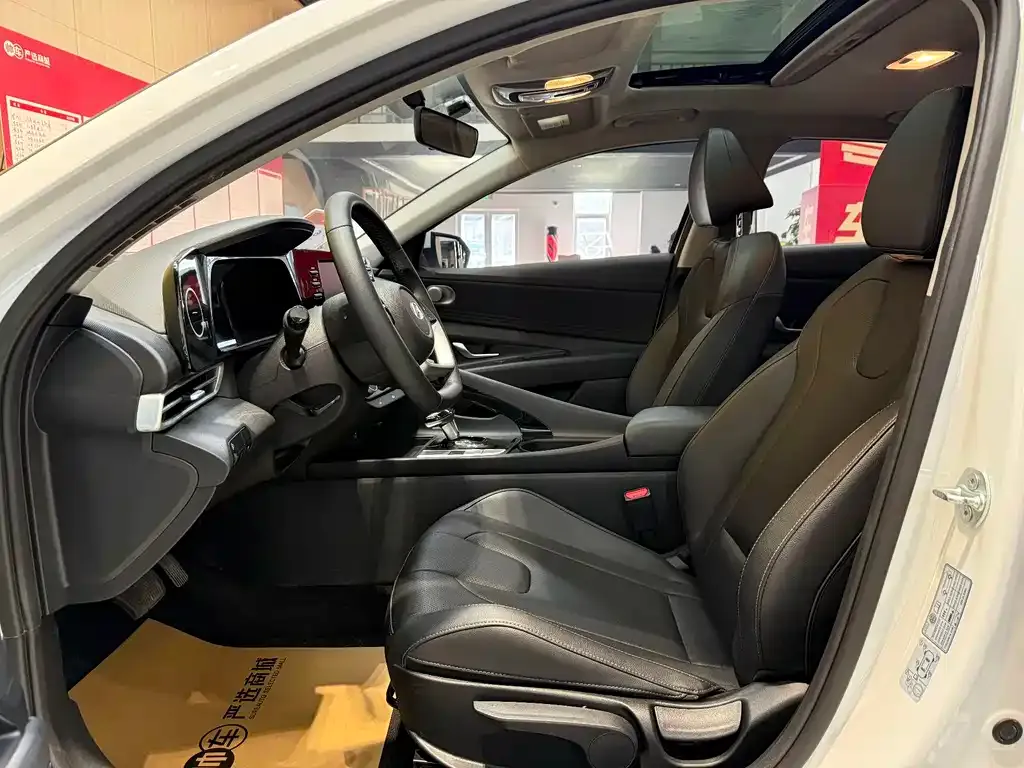 Hyundai Elantra — фото 3