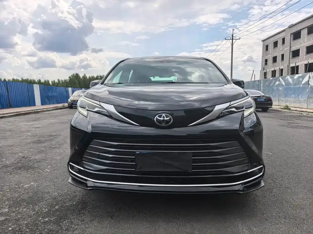 Toyota Sienna — фото 10
