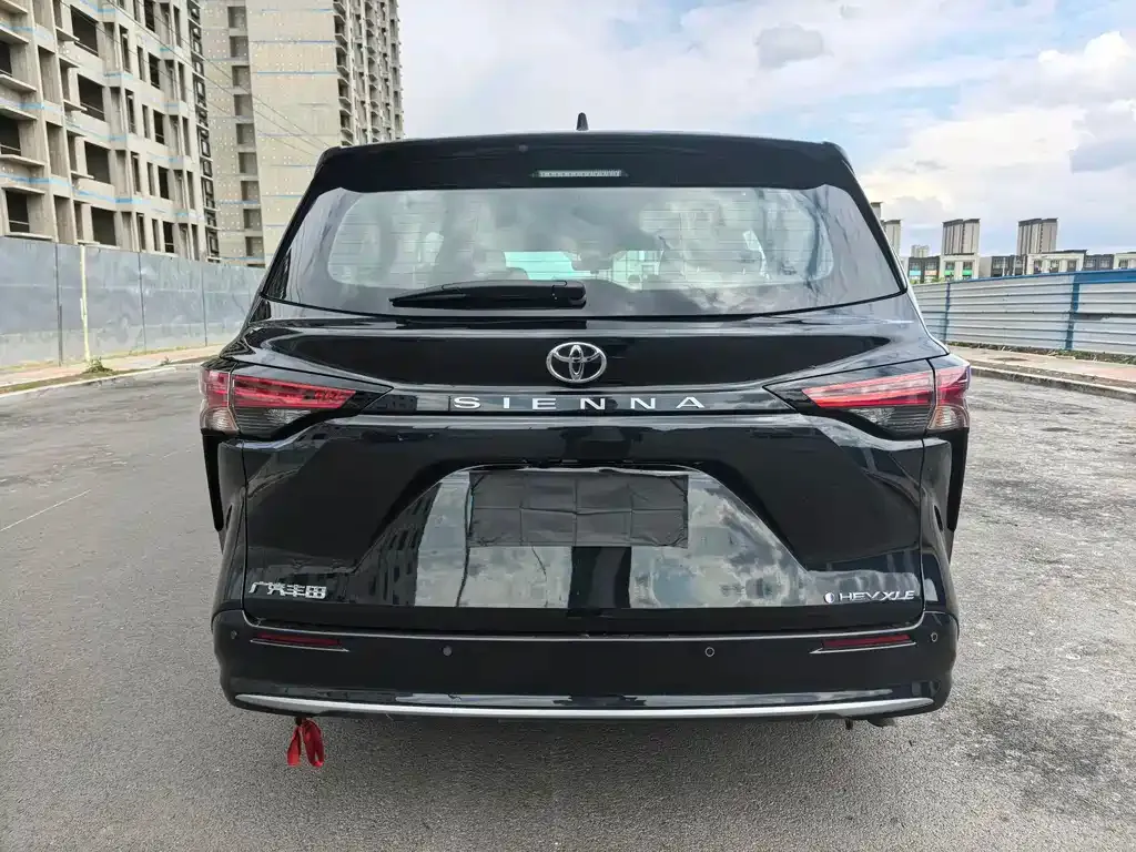Toyota Sienna — фото 4