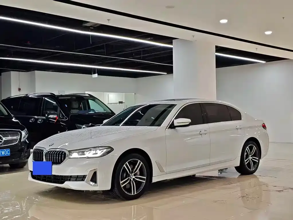 BMW 5 Series — фото 1