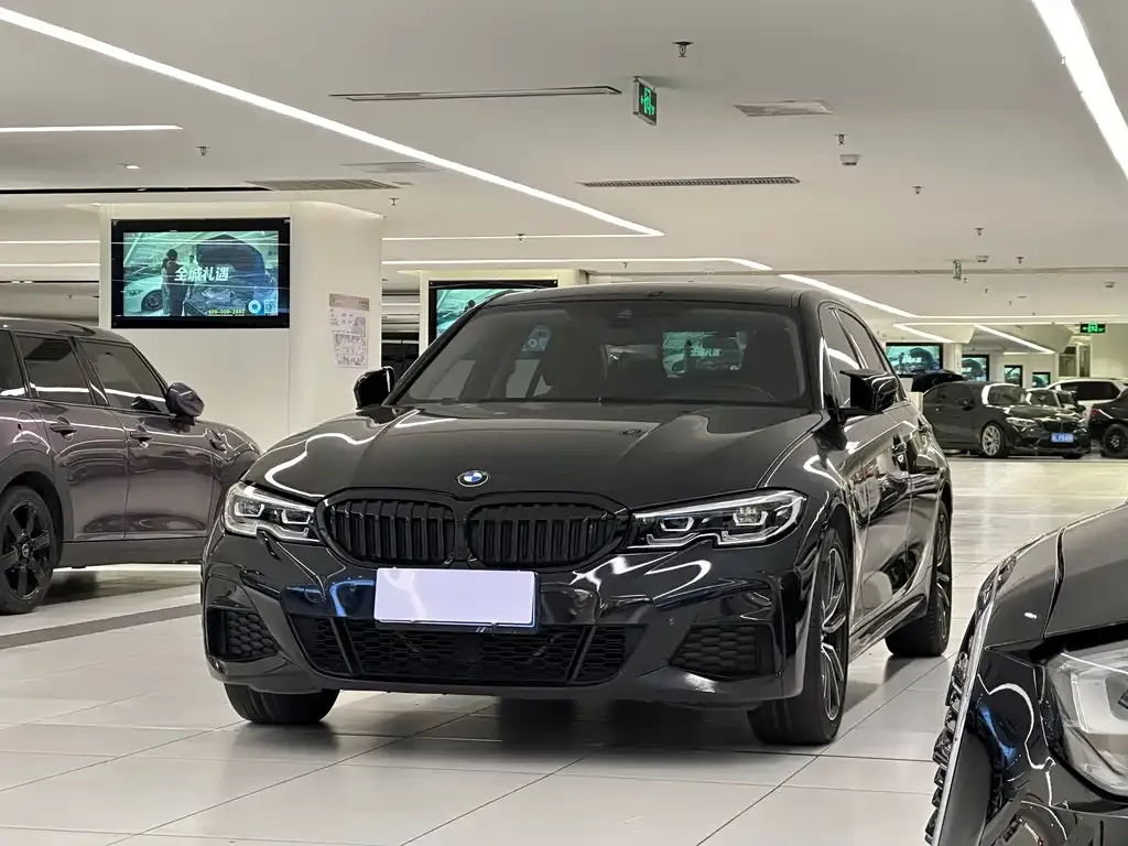 BMW 3 Series 2022 из CN, фото 1