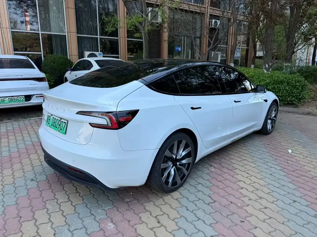Tesla Model 3 — фото 4