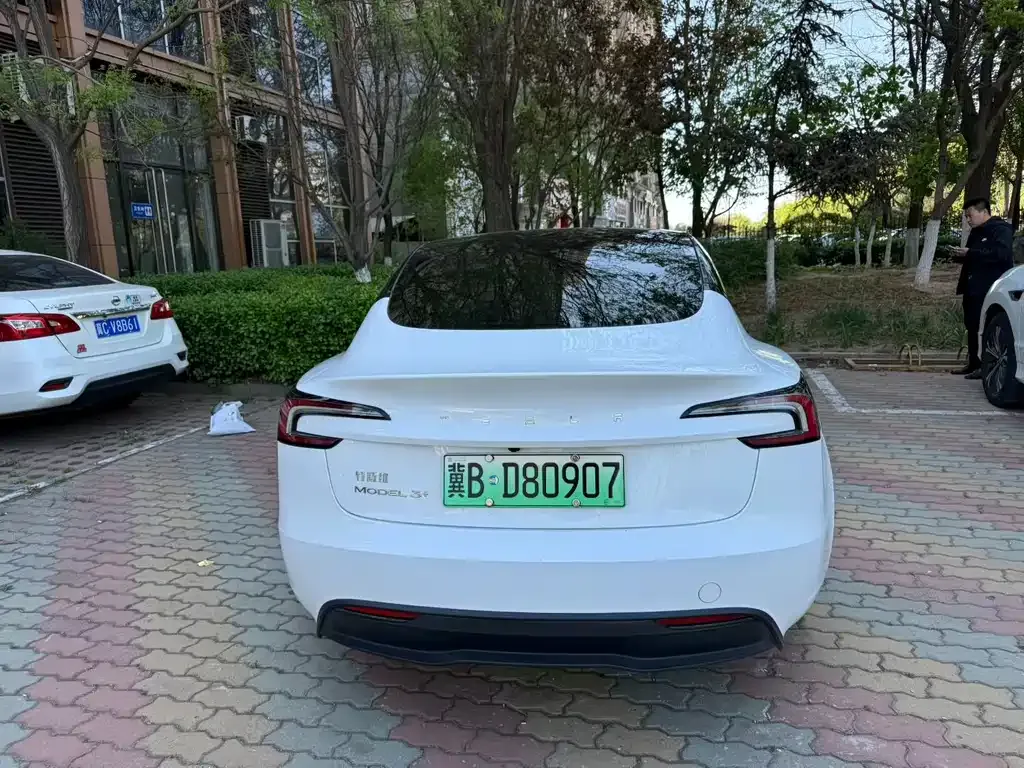 Tesla Model 3 — фото 5
