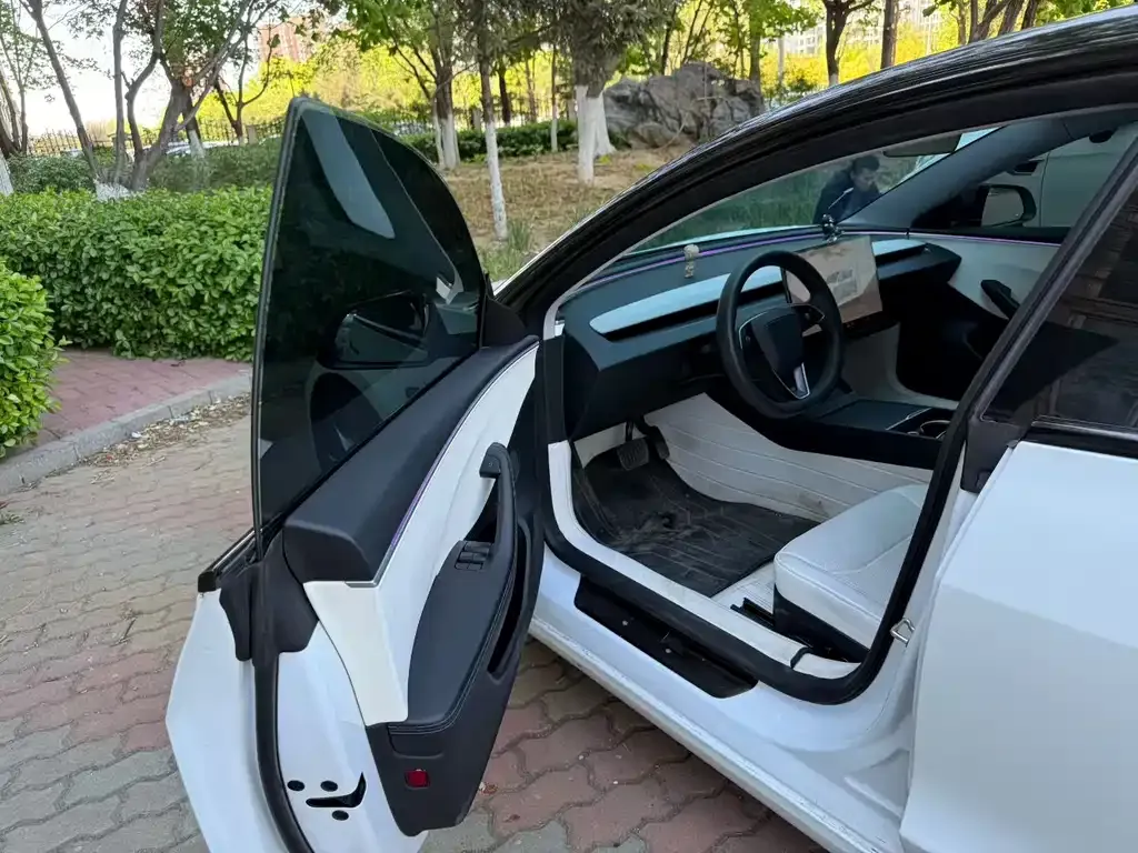 Tesla Model 3 — фото 3