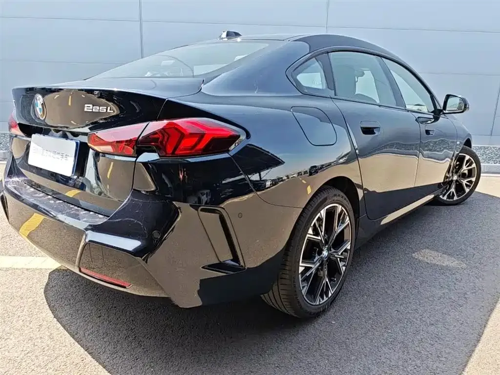 BMW 2 Series 2025 из CN, фото 6