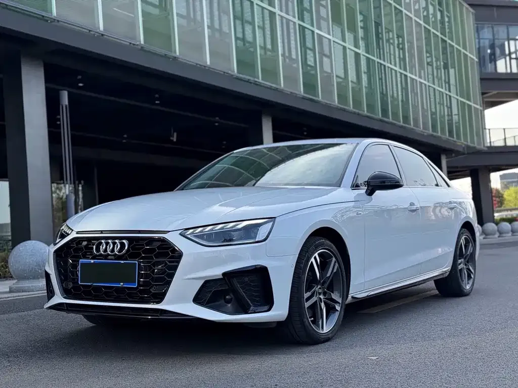 Audi A4L 2022 из CN, фото 1