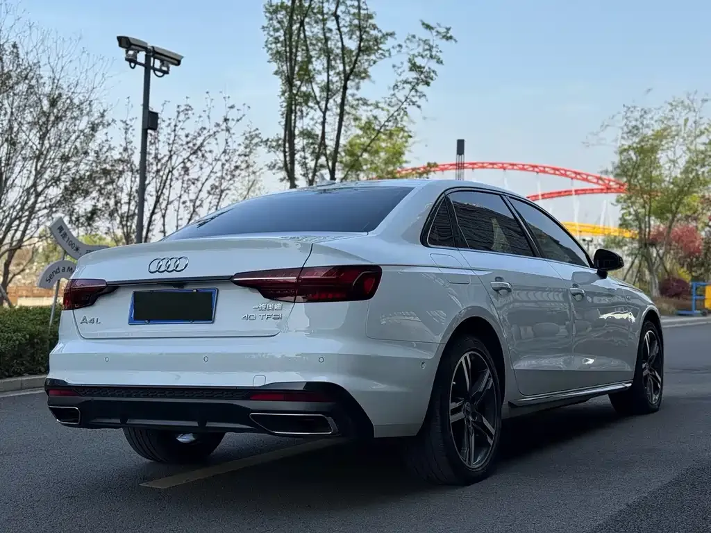 Audi A4L 2022 из CN, фото 3